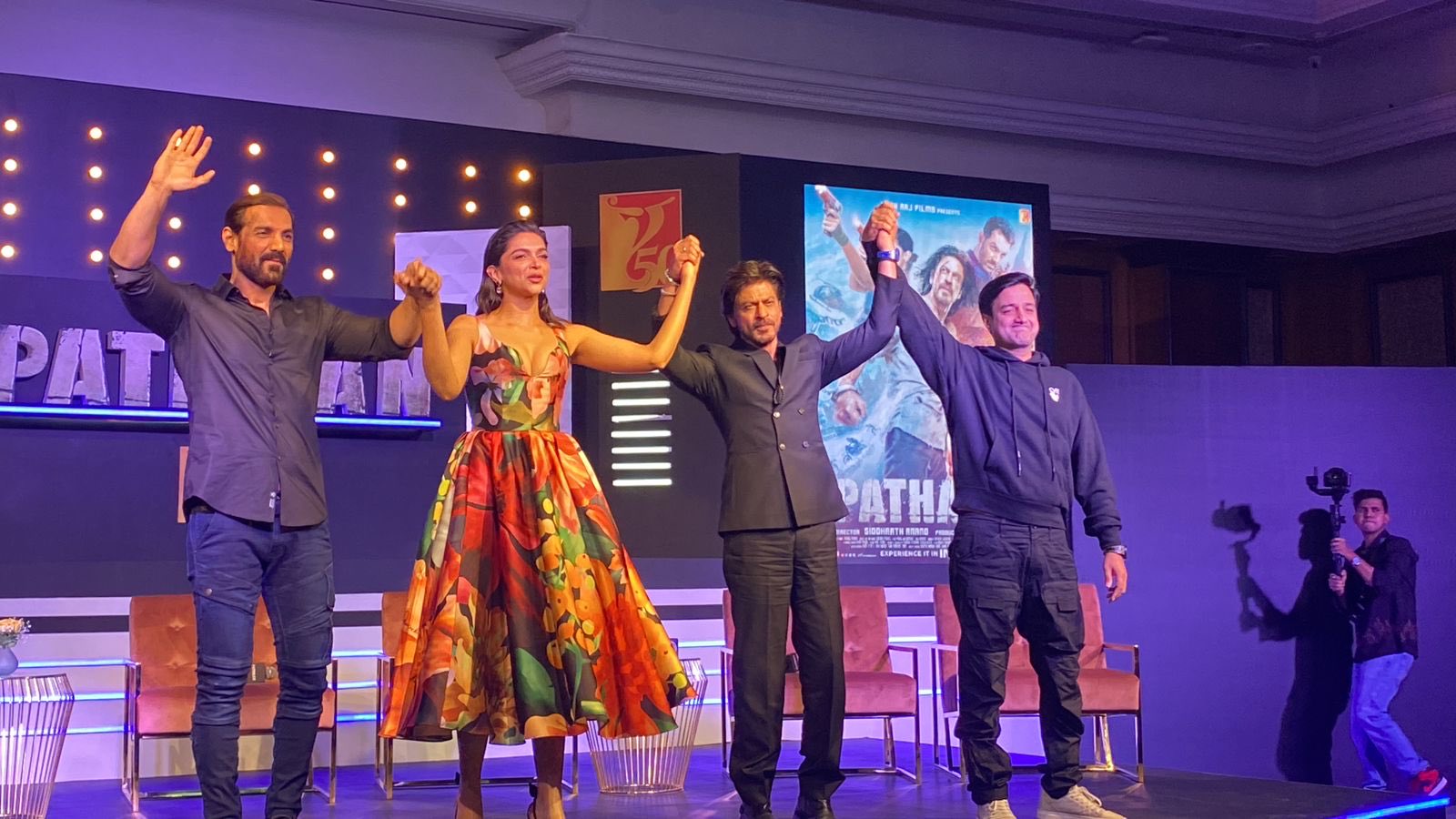 Pathaan 500 Crore Event: SRK Gives Befitting Reply To Trolls With 'Amar Akbar Anthony' Example