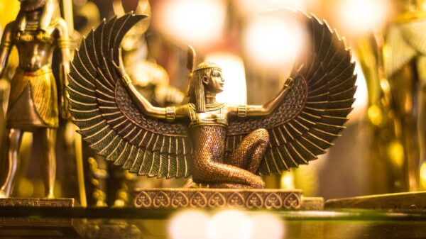 Goddess Isis figurine wallpaper