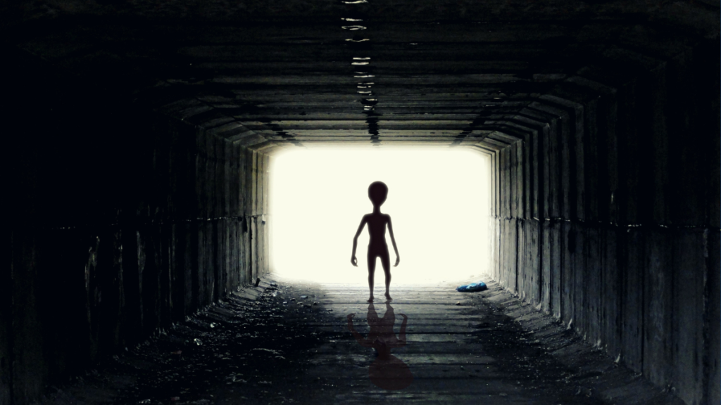 Ex-Intelligence Officer's UFO Revelation Sets Twitter Alight with UFO Trends